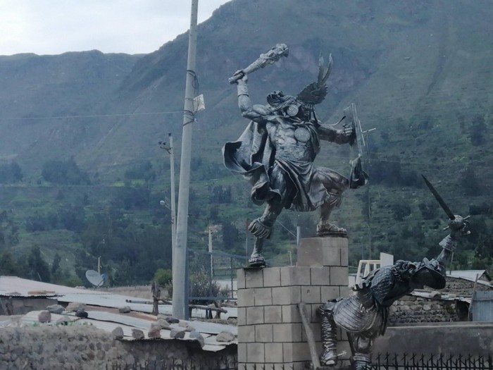 Estatua conmemorativa de Cahuide