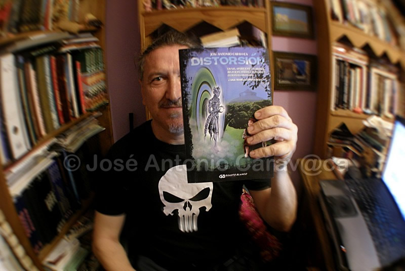 José Antonio Caravaca y su libro "Distorsión"
