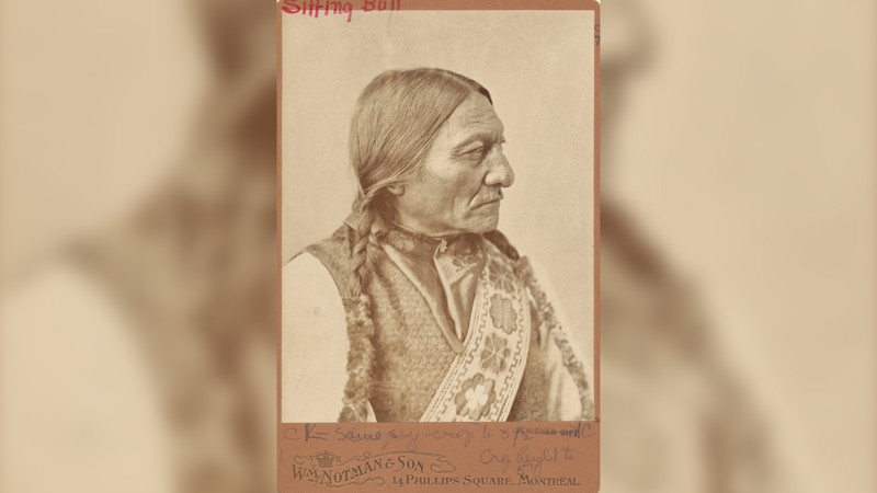 Foto del legendario líder nativo americano Toro Sentado, tomada en 1885