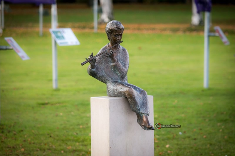 Estatua de un flautista