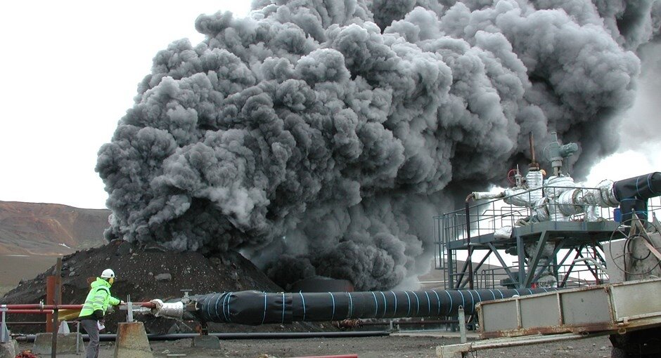 En 2009, un taladro golpeó una bolsa de magma de 900 grados Celsius (1.650 Fahrenheit) por casualidad, a una profundidad de 2.1 kilómetros