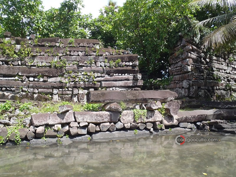 Antiguas ruinas en Nan Madol