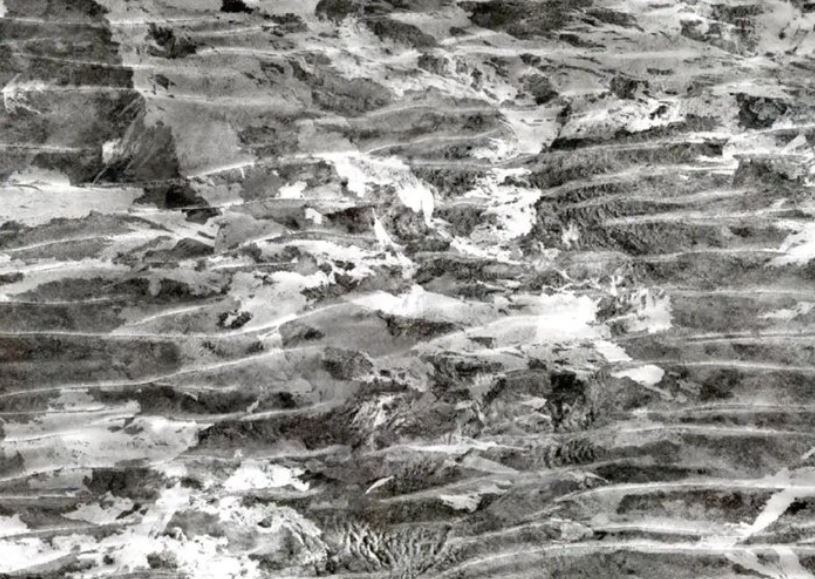 Una foto aérea de 1953 del Desierto Occidental que muestra un complejo mosaico de fuego de escala fina resultante de la quema indígena