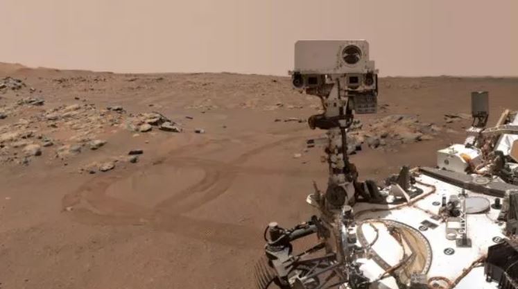 Una selfie tomada por el rover Perseverance Mars de NASA, que ha estado explorando el cráter Jezero del planeta rojo desde febrero de 2021