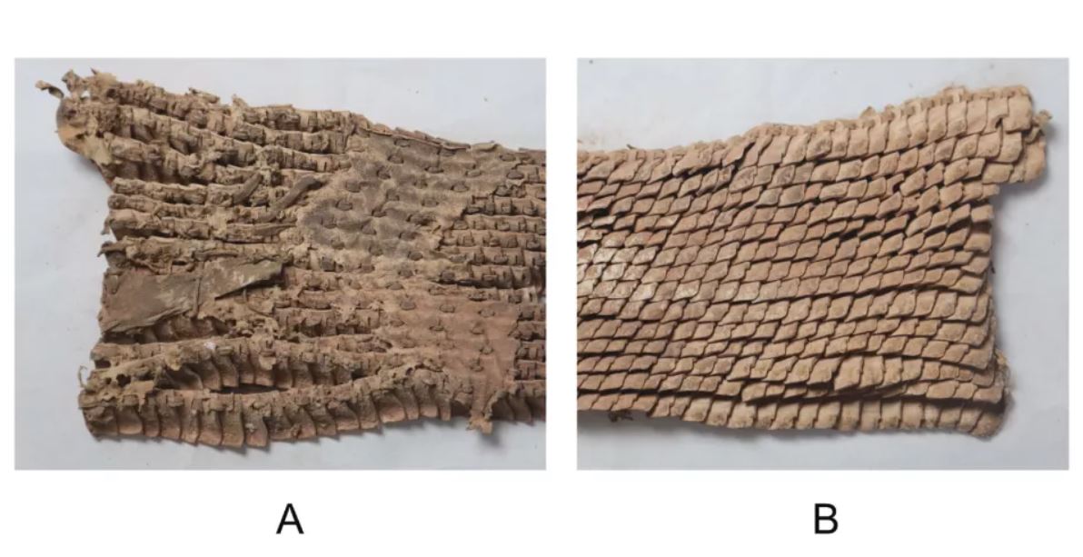 Fotos de la armadura de escamas de cuero de Yanghai, incluida la pieza final del panel lateral izquierdo por dentro (A) y por fuera (B)