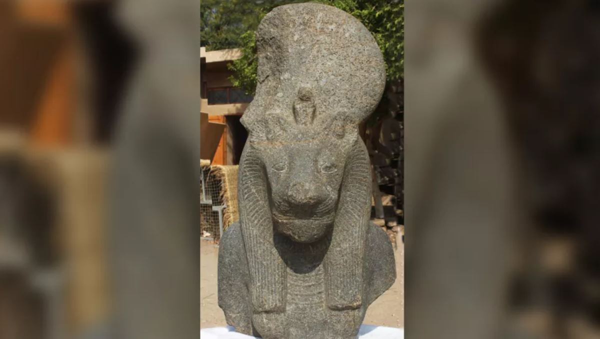 La cabeza de la poderosa diosa Sejmet, que tenía la cabeza de un león y el cuerpo de una mujer