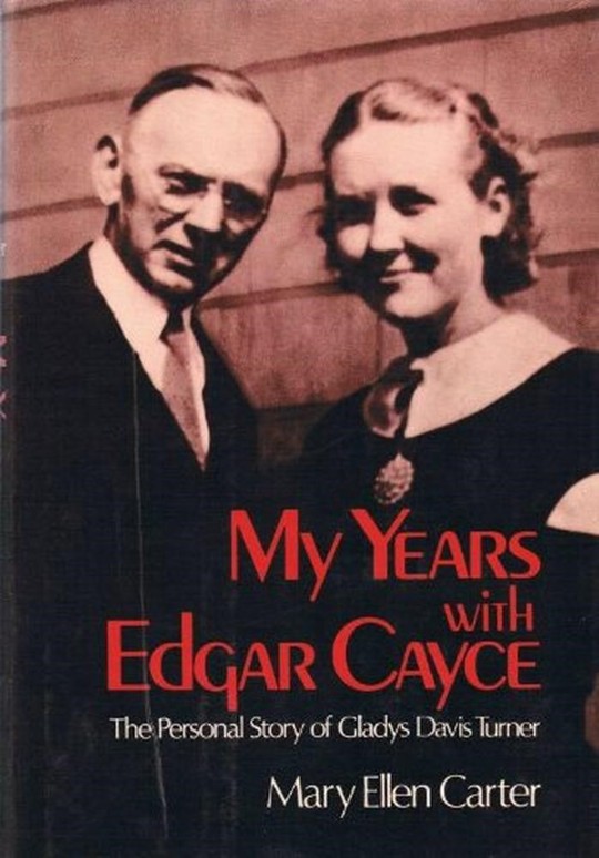 Gladys Davis Turner fue la secretaria de Edgar Cayce, y quién taquigrafió y luego compiló durante décadas, todas sus lecturas