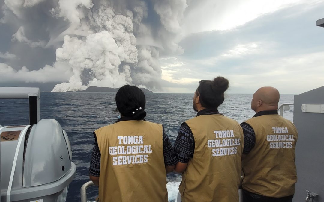 Se temen daños significativos por tsunami en Tonga, las comunicaciones siguen cortadas