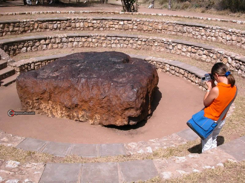 Hoba, el mayor meteorito de hierro caído en Tierra y que se mantuvo intacto