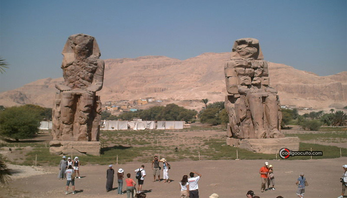 Las estatuas se encuentran entre Lúxor y el Valle de los Reyes