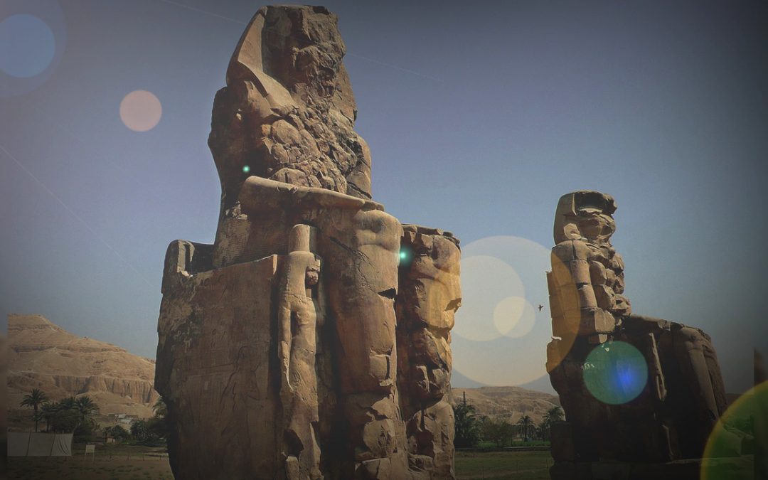 Colosos de Memnón, las estatuas que “cantaban al amanecer”