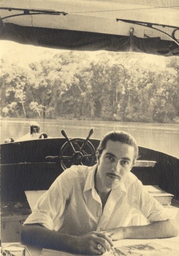 Ivan T. Sanderson, fotografiado en el Caribe, 1937