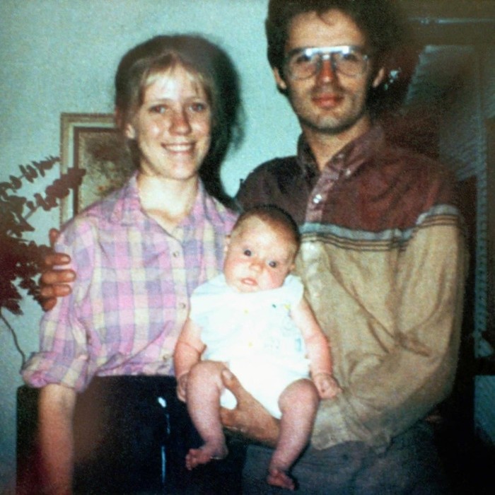 David Koresh con su esposa Rachel y su pequeño hijo Cyru