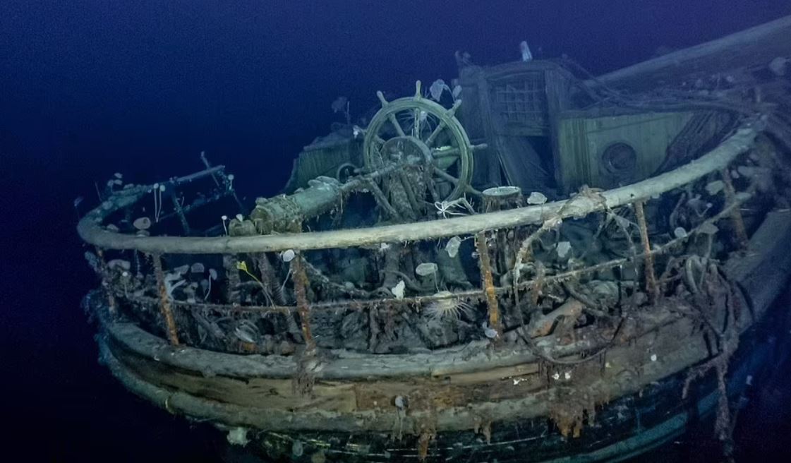 El timón del barco y la cubierta del pozo de popa del naufragio del Endurance, el barco de Sir Ernest Shackleton, que se encontró 100 años después de la muerte de Shackleton