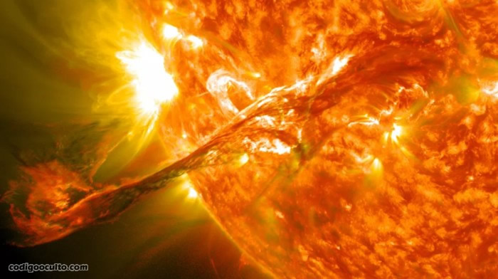 Una eyección de masa coronal masiva en erupción desde el sol en 2017