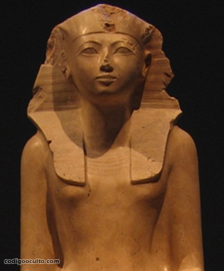 Estatua de Hatshepsut en el Museo Metropolitano de Arte, en Nueva York. Fue Reina-faraón de la Dinastía XVIII de Egipto