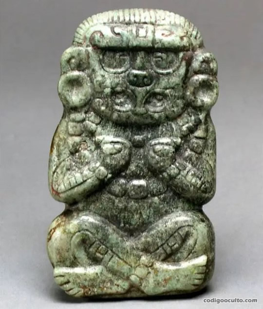 Figurilla de jade maya representando a una deidad