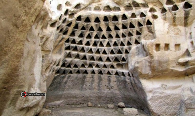 Hirbet Madras, ubicado en la reserva natural Adullam en Israel. Es parte de lo que el geólogo Dr. Alexander Koltypin cree que son estructuras de un complejo prehistórico subterráneo que se extendería a lo largo del Mediterráneo