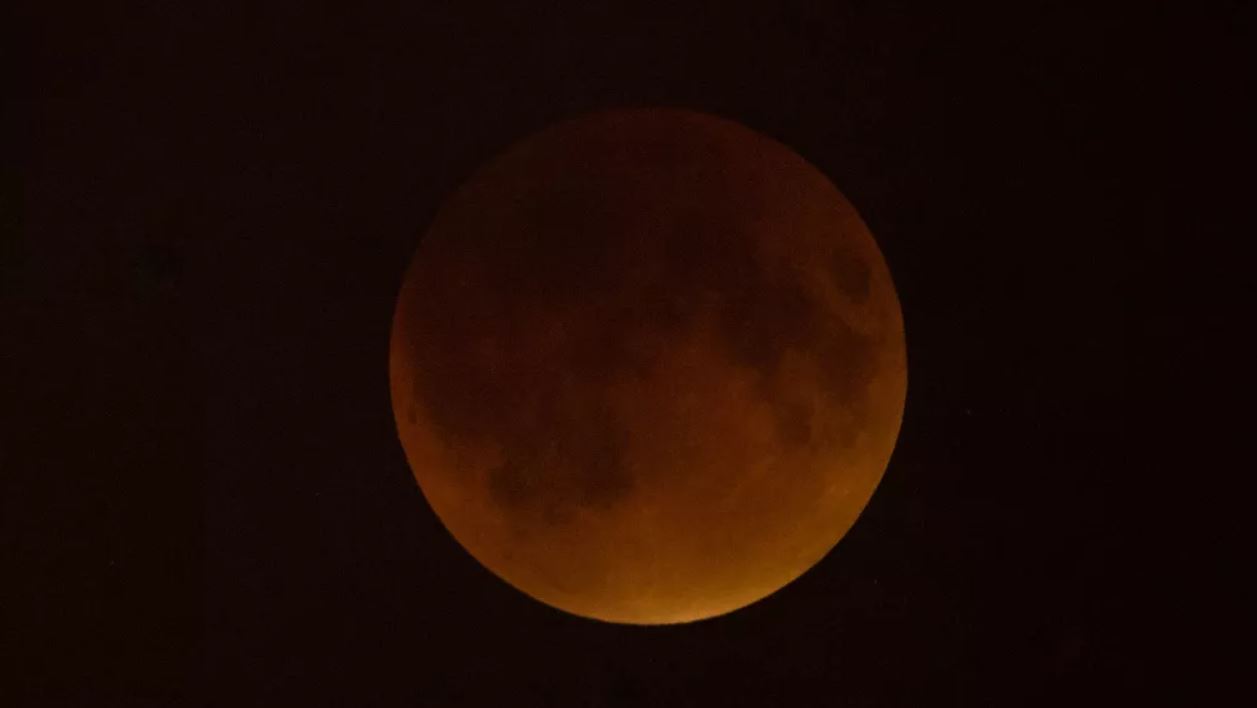 El eclipse lunar total del 27 de septiembre de 2015, visto desde Washington, DC