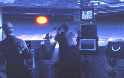 Marinero es testigo de un OVNI flotando sobre portaaviones en EE. UU.