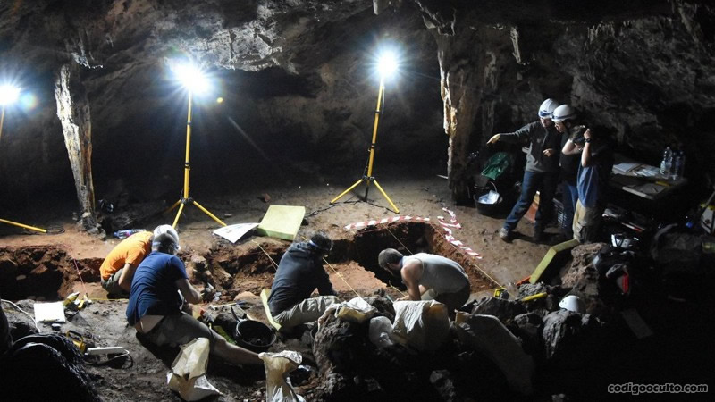 Excavaciones en la cueva de Ardales