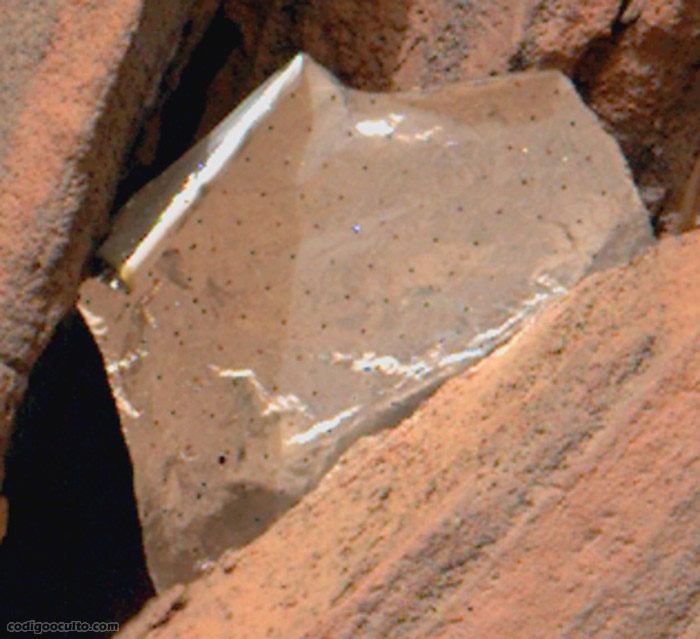 El fragmento de manta térmica hallado en Marte, y utilizada en una misión espacial