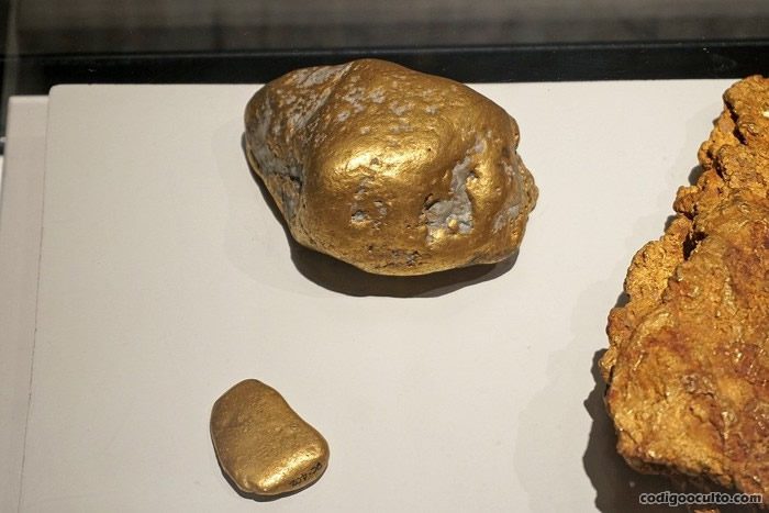 Esta es la pepita de oro más grande encontrada en Costa Rica (peso 2.3 Kg) descubierta en el Delta del Río Sierpe. Museo del Oro Precolombino, Costa Rica