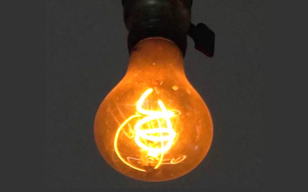 El curioso caso de la bombilla de luz que alumbra desde 1901