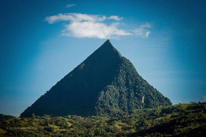 Cerro Tusa, la "pirámide natural"