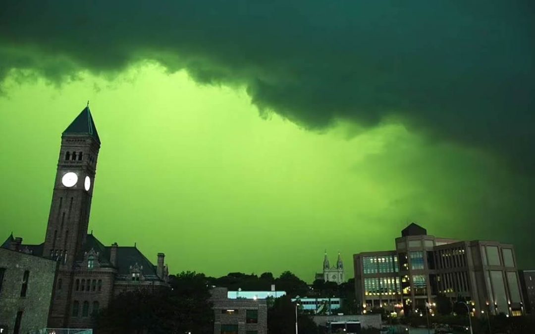 El cielo se vuelve “verde” en Sioux Falls luego de una violenta tormenta