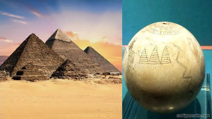 El huevo de avestruz con el dibujo de tres posibles pirámides