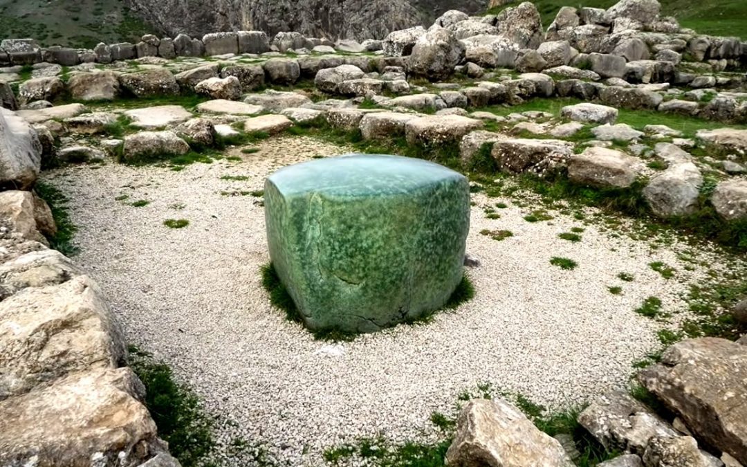 El misterio de la “Piedra Verde” de los deseos de la ciudad milenaria de Hattusa
