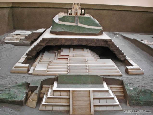 Representación del interior de la pirámide de Cholula