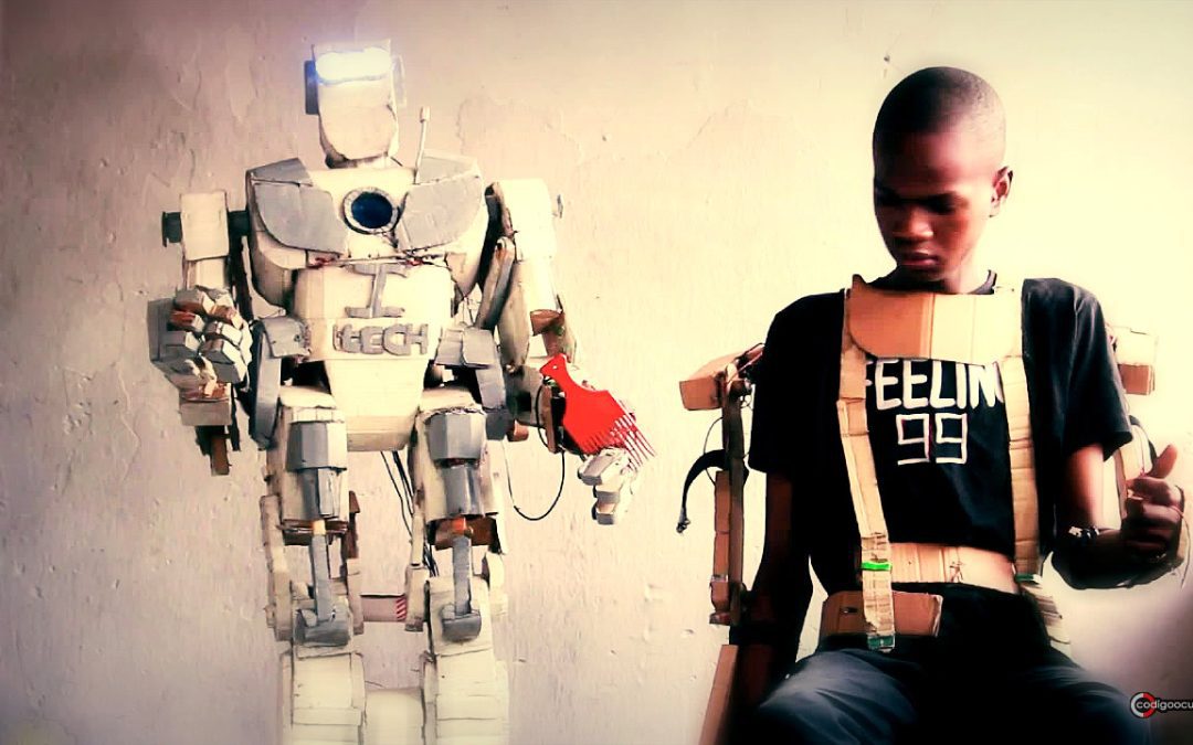 Adolescente nigeriano construyó un robot con chatarra y basura, sorprendiendo a los científicos