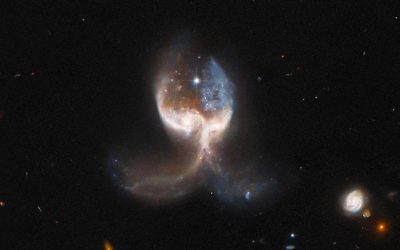 Las “alas de ángel” observadas por el Telescopio Hubble luego de un violento choque de galaxias