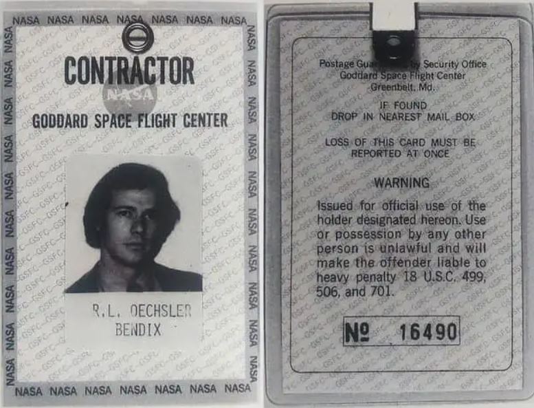 Tarjeta de identificación de Bob Oeschler para el centro de vuelos espaciales donde trabajó como contratista en la década de 1980