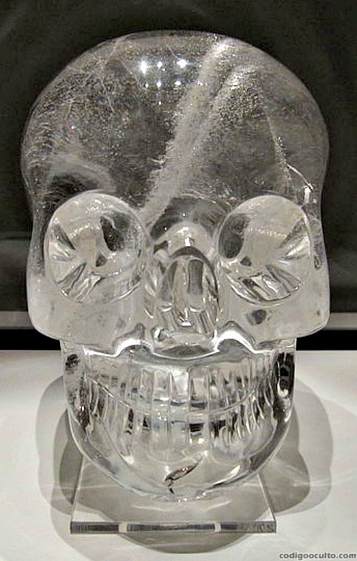 Calavera de cristal expuesta en el Museo Británico londinense