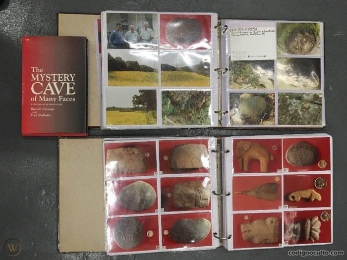 Russell Burrows escribió un libro documentando sus experiencias, "The Mystery Cave of Many Faces", que aquí vemos retratado, junto a un impresionante álbum de fotografías de los artefactos descubiertos y actualmente a la venta