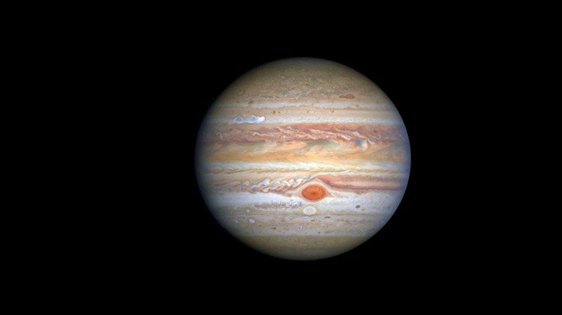 Una imagen de Júpiter y su Gran Mancha Roja