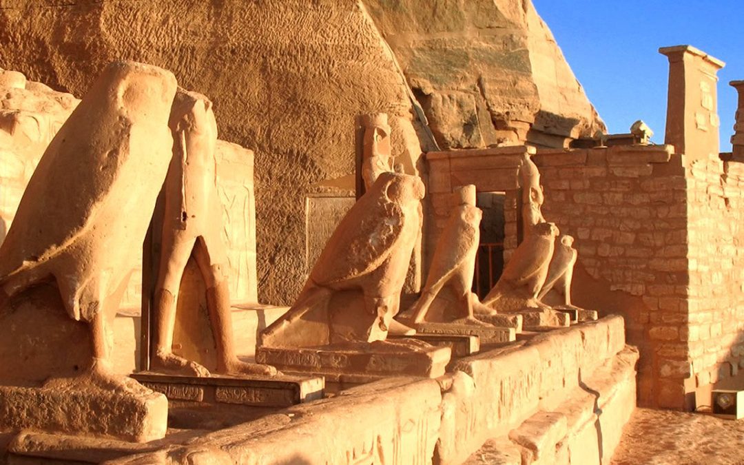 Desentierran un santuario de halcón con un “mensaje críptico” en Egipto