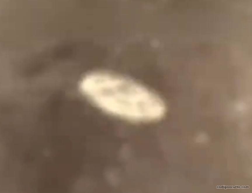 El OVNI captado en vídeo sobre la Luna 