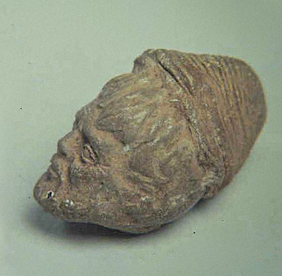 La cabeza de terracota que algunos investigadores creen que podría tener origen en la antigua Roma