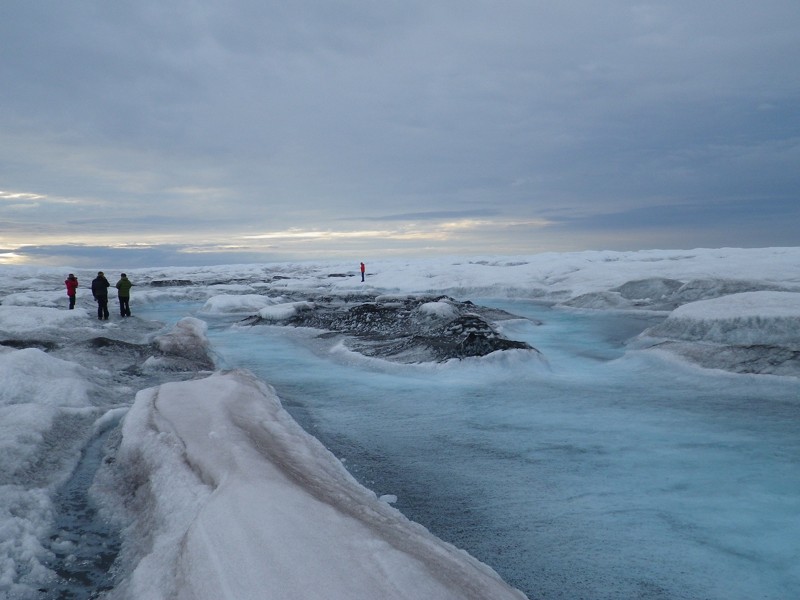 Parte del equipo de investigación en el borde occidental de la capa de hielo de Groenlandia.