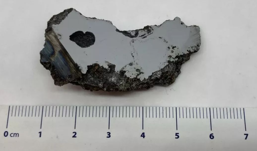 La rebanada de 2.5 onzas que contiene los dos minerales nuevos