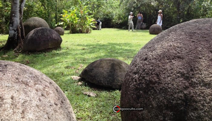 Algunas de las esferas de piedra de Costa Rica en la Finca 6 al cuidado del Museo Nacional