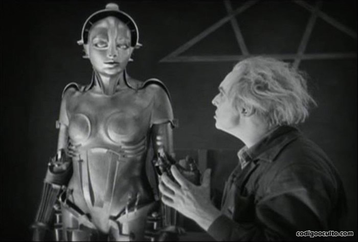 En Metrópolis obra cumbre del expresionismo fílmico alemán estrenada durante 1927, la inspiración para la creación de su extraordinario robot, obedeció a fuentes griegas