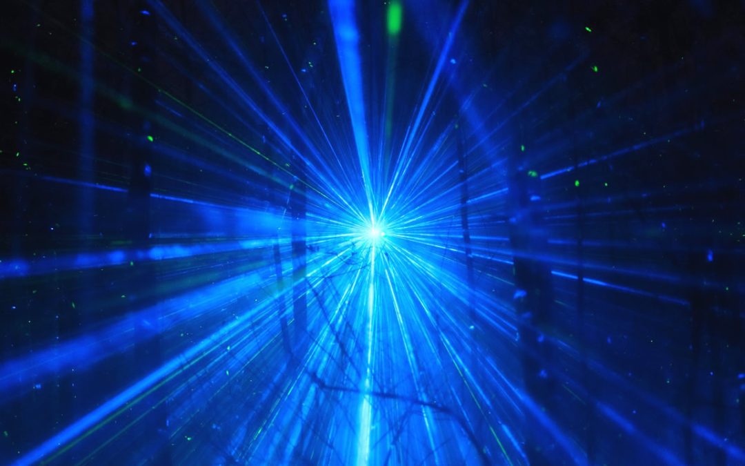 Científicos logran un “salto temporal cuántico”: la luz se movió hacia delante y hacia atrás en el tiempo