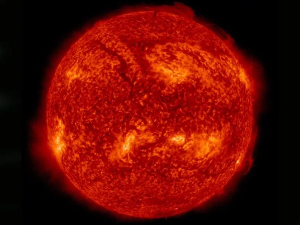 Esta imagen del Sol fue captada el viernes por el Observatorio de Dinámica Solar (SDO) de la NASA. Una "peligrosa" mancha solar disparó el jueves una intensa llamarada solar de clase X hacia la Tierra