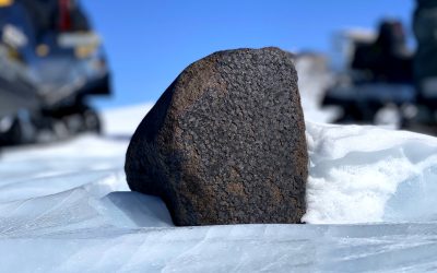Investigadores descubren un meteorito de casi 8 kilogramos en la Antártida