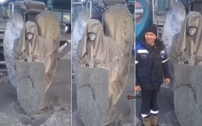 Mineros de Siberia encuentran extraña “estatua de un ángel” con escudo y espada